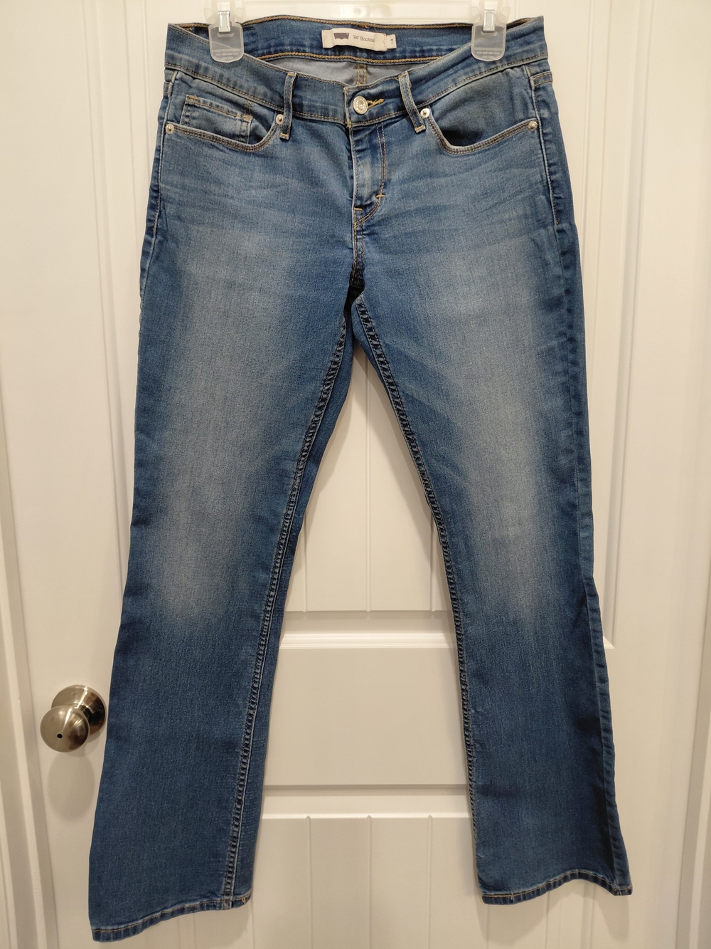 Women’s Light Wash Boot-Cut Jeans with Subtle Fading #0825